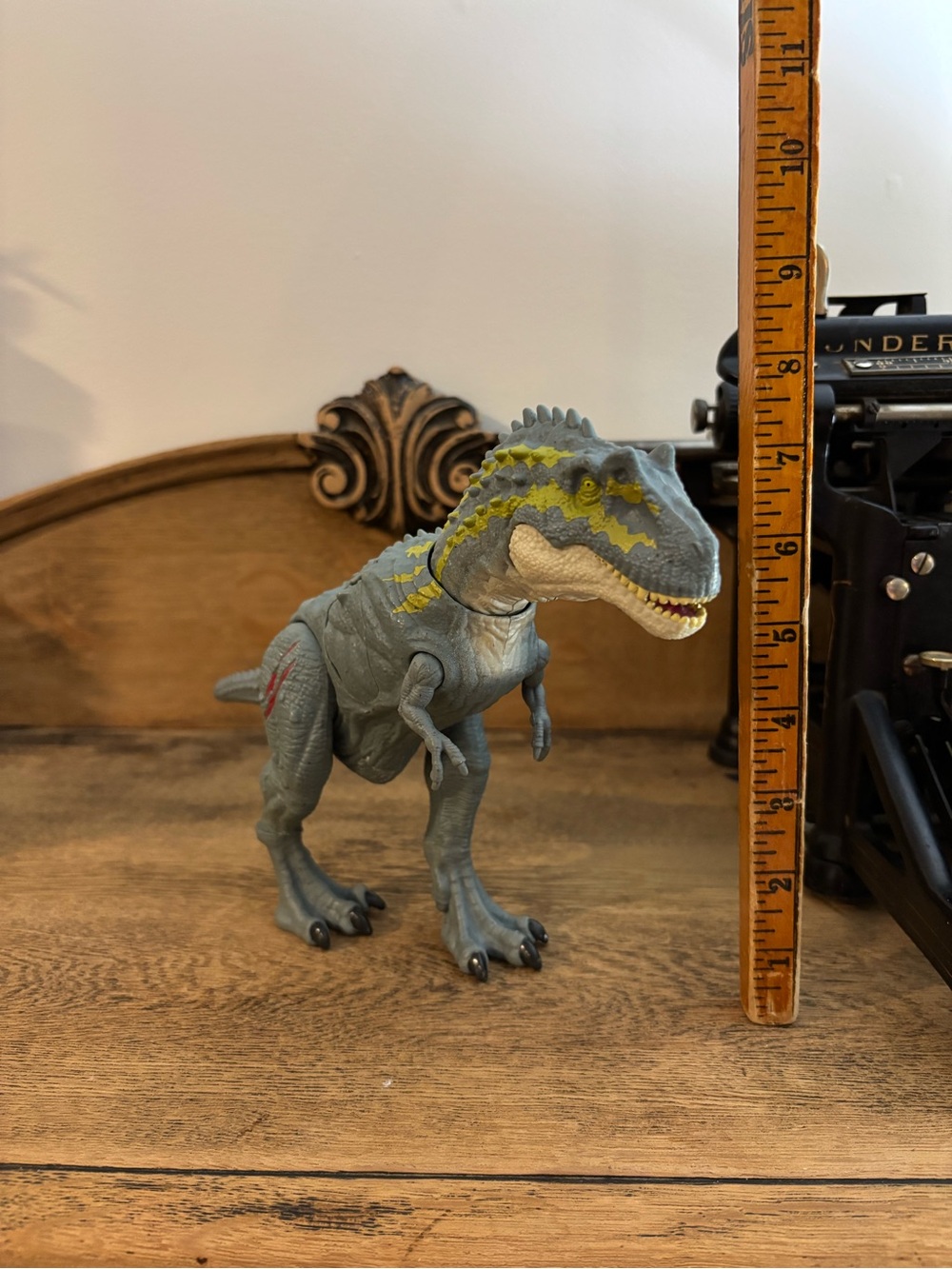 Jurassic World Dino Rivals Battle Damage Albertosaurus Figure Grey